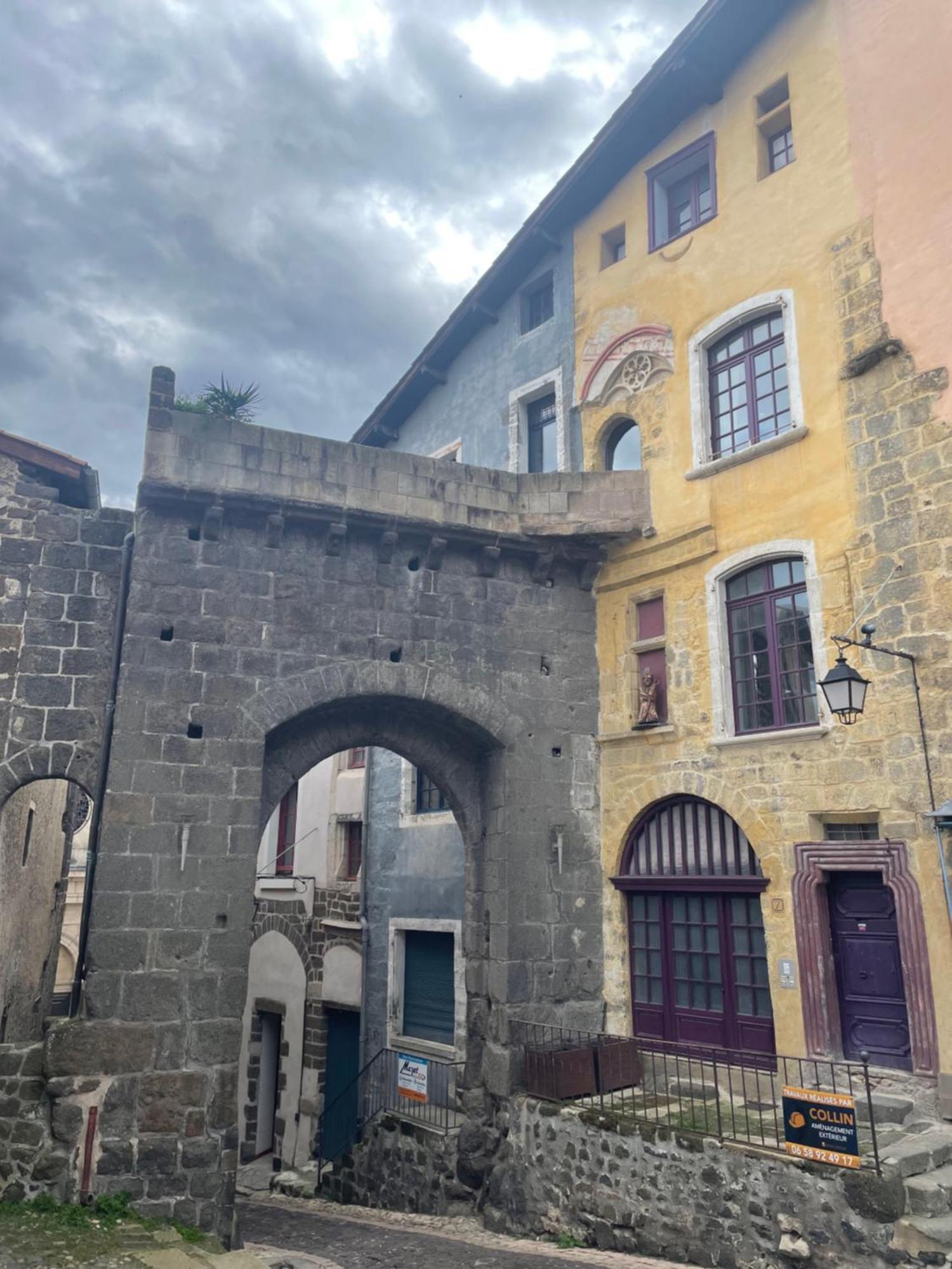 Le Puy-en-Velay Aux Portes Du Mont Anis מראה חיצוני תמונה